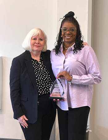 Lela McKissick accepts Doris E. O'Brien Award